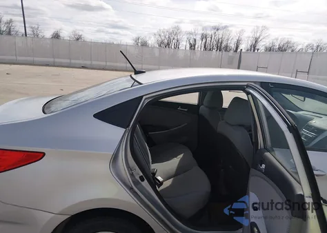 2013 Hyundai Accent Gls z USA, uszkodzony, nr VIN KMHCT4AE0DU463952